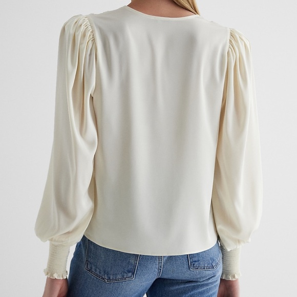 NWT Express floral Long sleeve Vneck - Picture 2 of 6